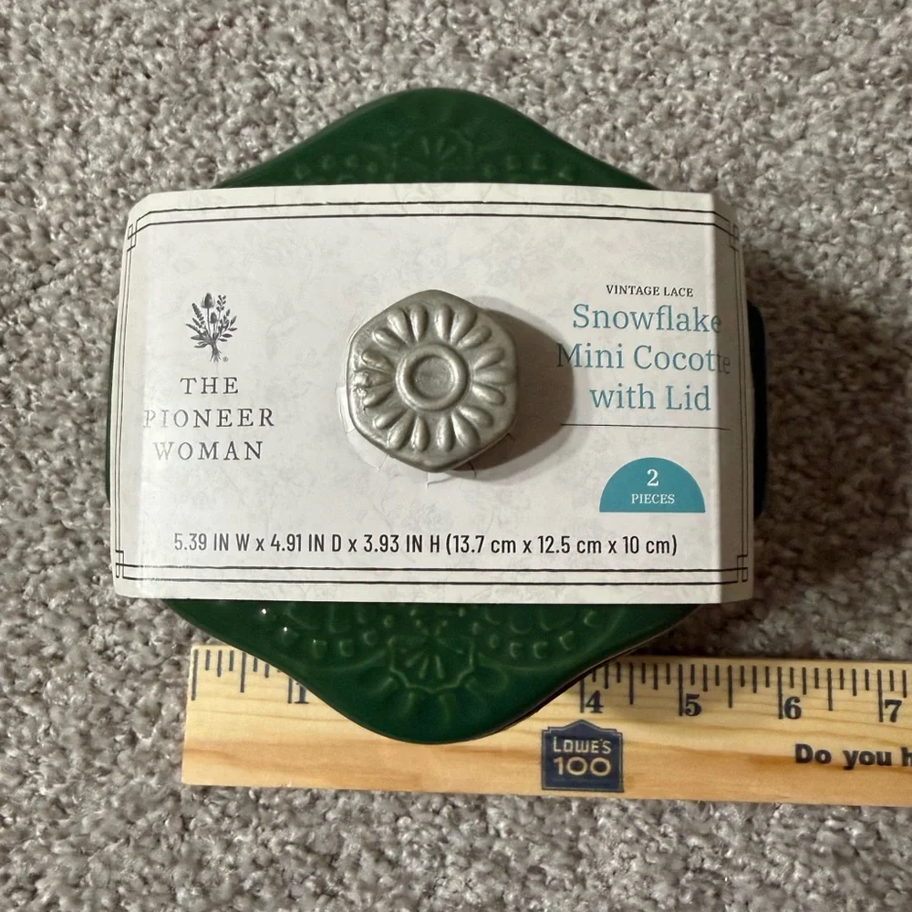 The Pioneer Woman Vintage Lace Snowflake Mini Cocotte with Lid – Green